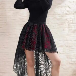 חצאית תחרה שחורה עם תחתית אדומה קצר מלפנים וארוך מאחור